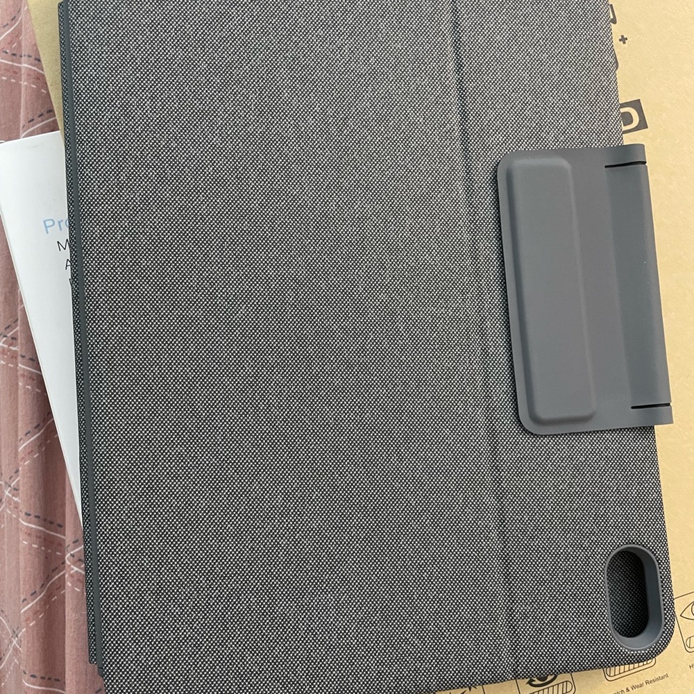 Logi tech folio touch keyboard case with trackpad for iPad Air (5th gen)